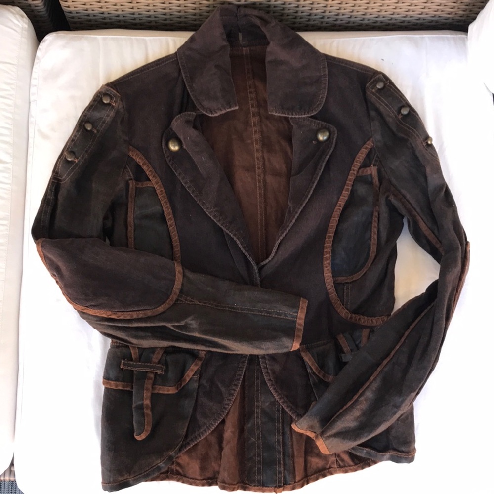 Blazer - Picture 2 of 8